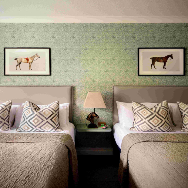 Green room www.horseandjockeyhotel.com_v2