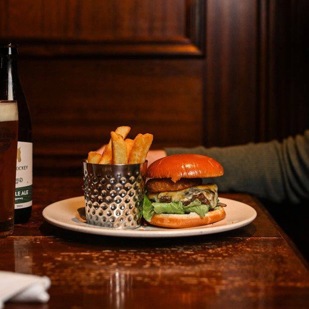 Hj nov   min www.horseandjockeyhotel.com_v2