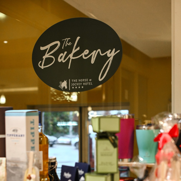 Hj nov   min www.horseandjockeyhotel.com_v2